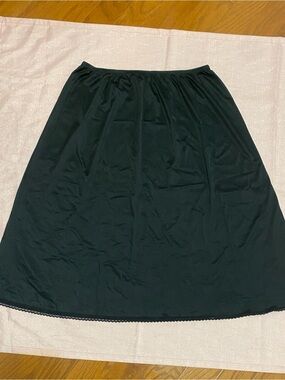 Vanity Fair Black A-Line Nylon Half Slip
